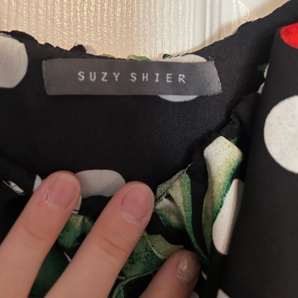 Suzy Shier flower blouse top - Picture 4 of 7